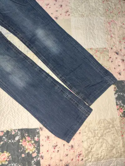 Jeans azul con detalles brillantes - miniatura 3
