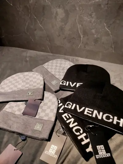 Gorros Givenchy y LV - miniatura 1