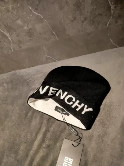 Gorros Givenchy y LV - miniatura 2