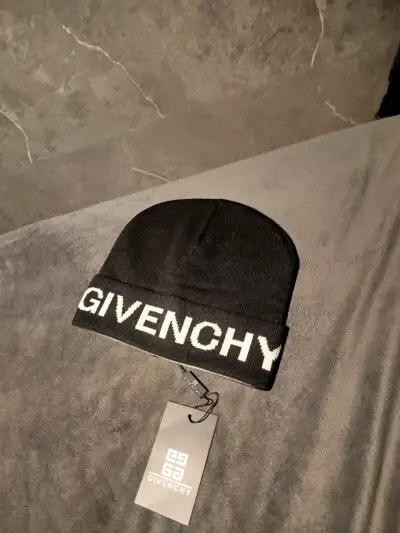 Gorros Givenchy y LV - miniatura 3