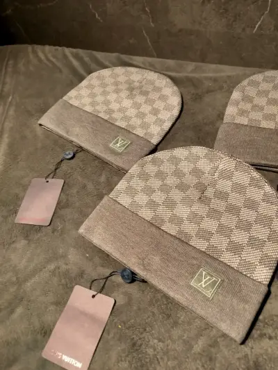 Gorros Givenchy y LV - miniatura 6