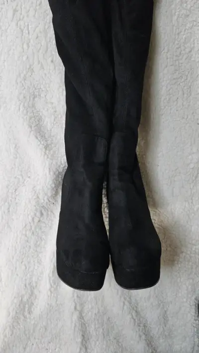Botas negras de taco alto - miniatura 3