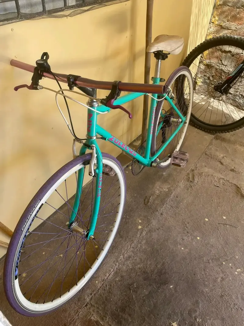 Bicicleta urbana color turquesa - 1