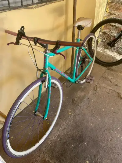 Bicicleta urbana color turquesa - miniatura 1