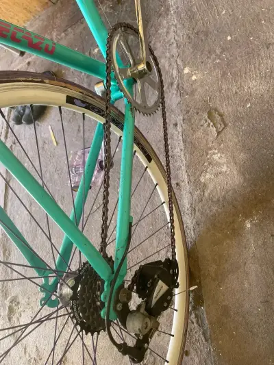 Bicicleta urbana color turquesa - miniatura 3