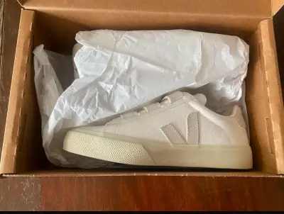 Zapatillas VEJA  blancas con velcro - miniatura 2