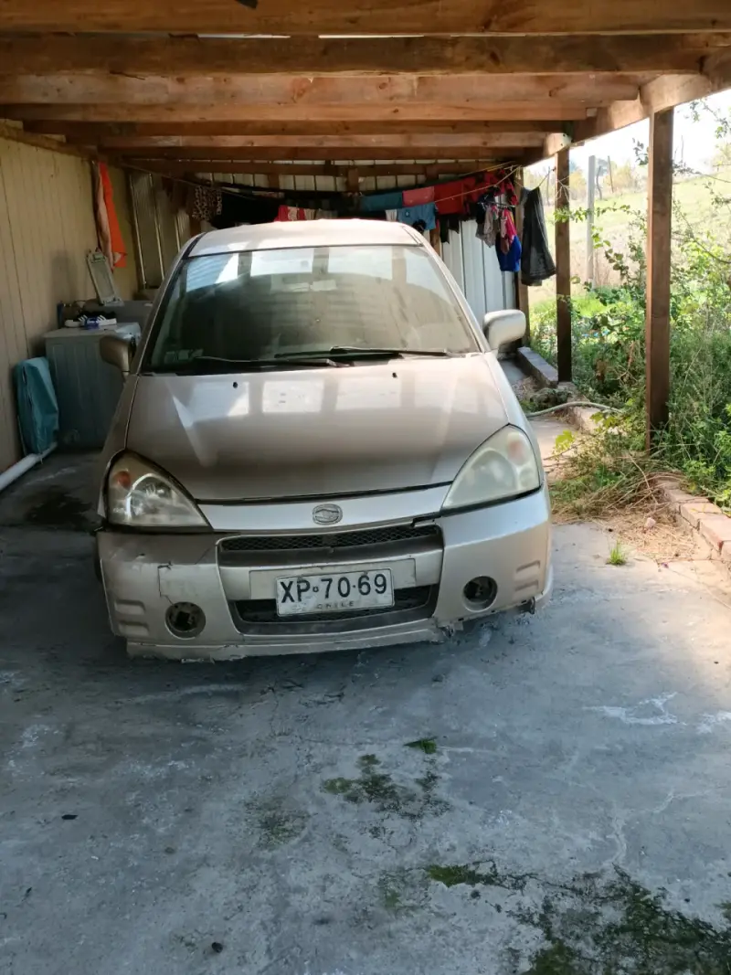 Suzuki aerio 2004 - 1