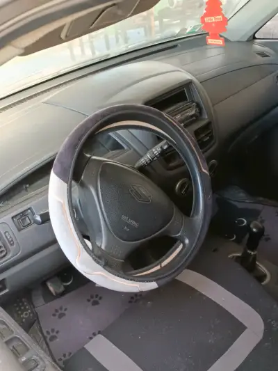 Suzuki aerio 2004 - miniatura 3