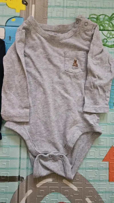 Conjunto de bodys para bebé gap de 3 a 6 meses - miniatura 2
