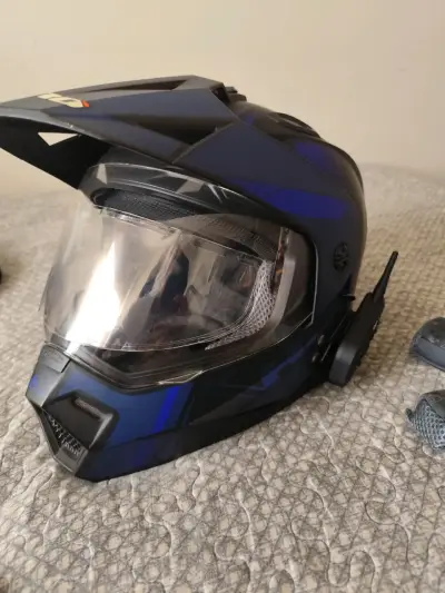 Casco de motocicleta azul con visor - miniatura 1
