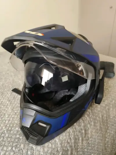 Casco de motocicleta azul con visor - miniatura 2