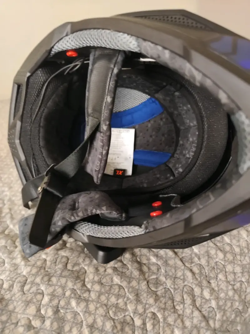 Casco de motocicleta azul con visor - 3