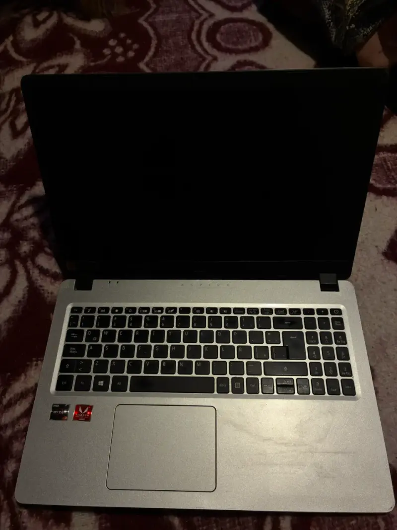 Laptop Acer Ryzen 3 Plateada - 6