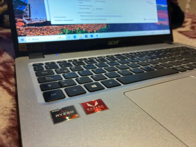 Laptop Acer Ryzen 3 Plateada - 7