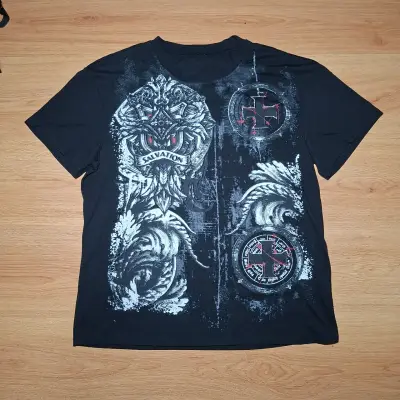 Polera negra con estampado gráfico - miniatura 1