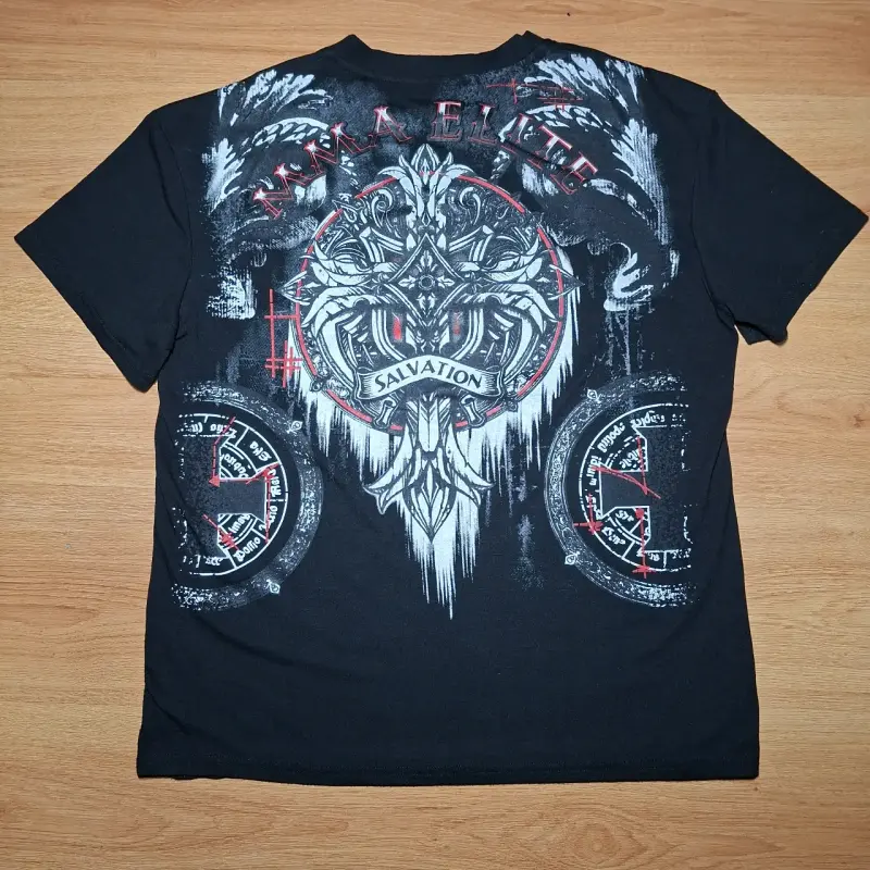 Polera negra con estampado gráfico - 2