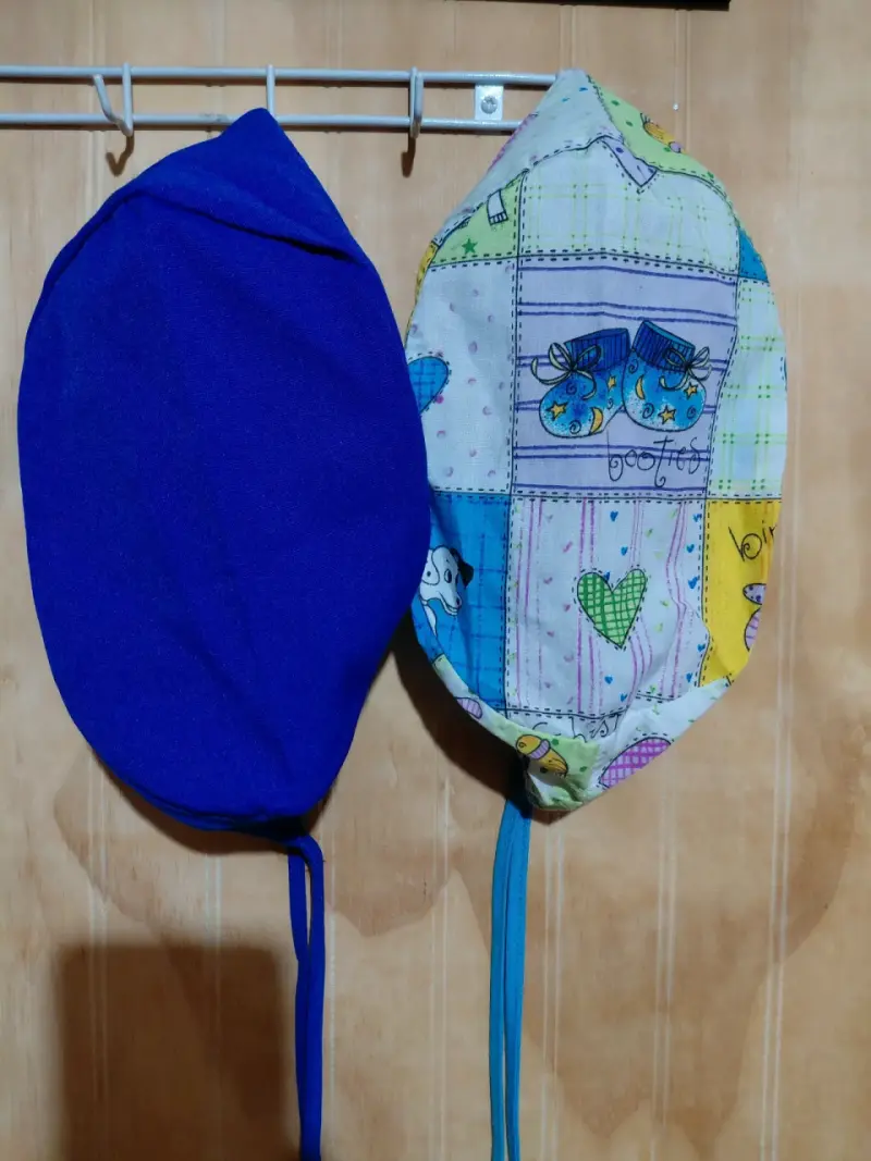 Gorros quirúrgicos estampados y lisos