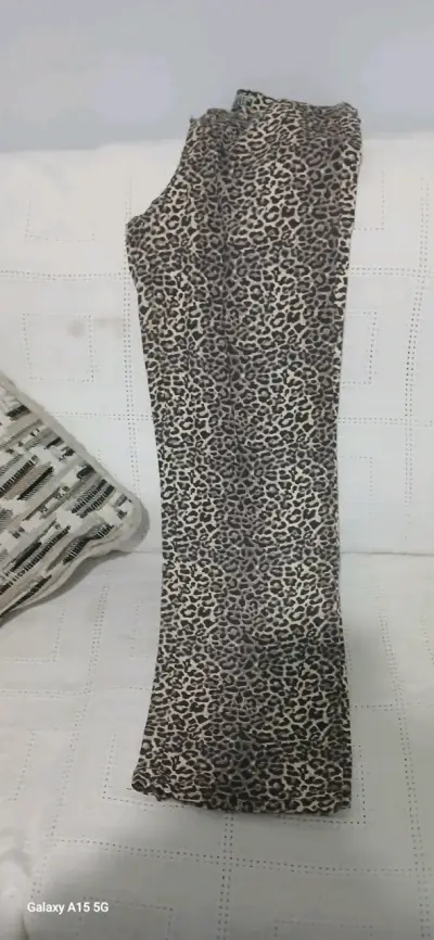 Pantalones acampanados animal print - miniatura 2