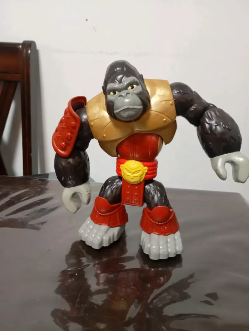 Figura de acción gorila armadura roja - 2