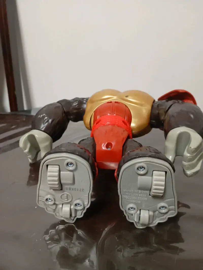 Figura de acción gorila armadura roja - 4