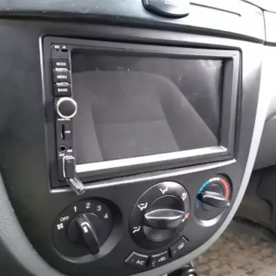 Bisel para radio Chevrolet Aveo 04-06 Optra 04-08 - miniatura 2