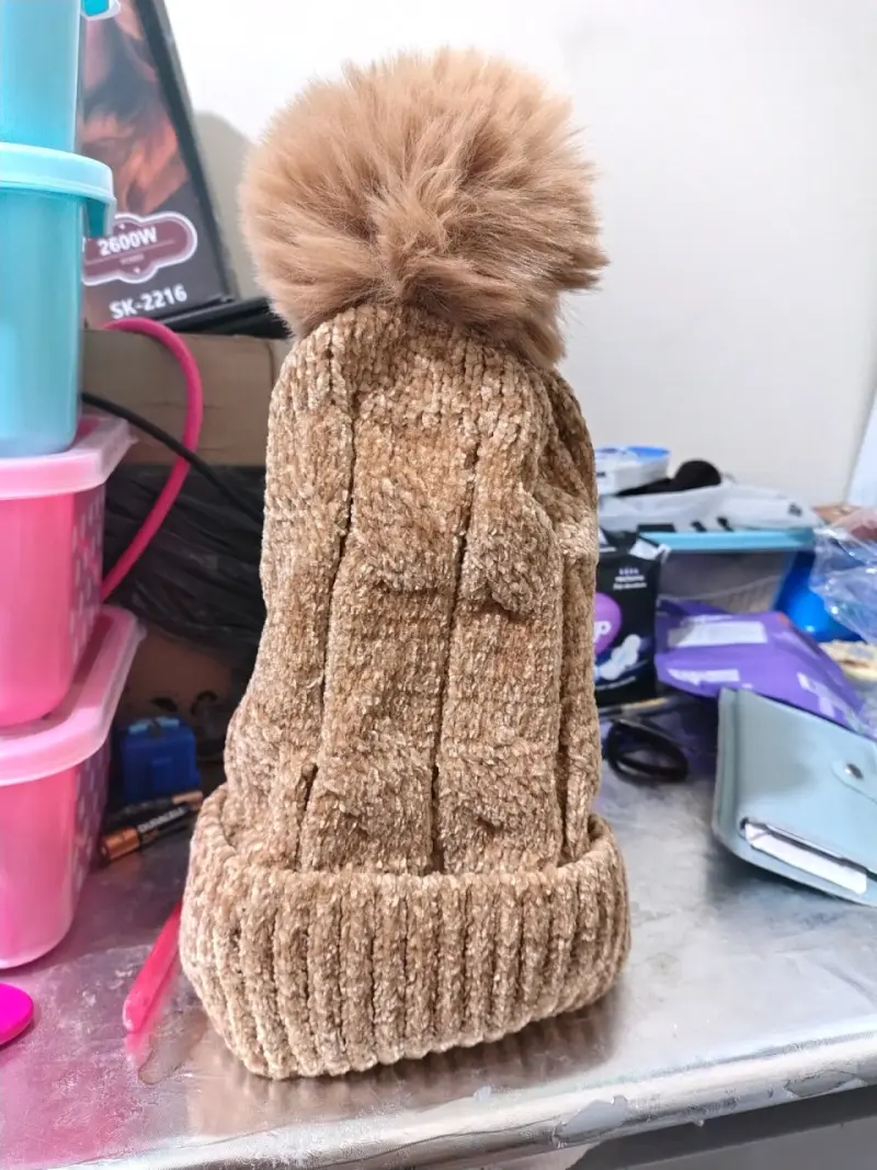 Gorro de lana con pompón
