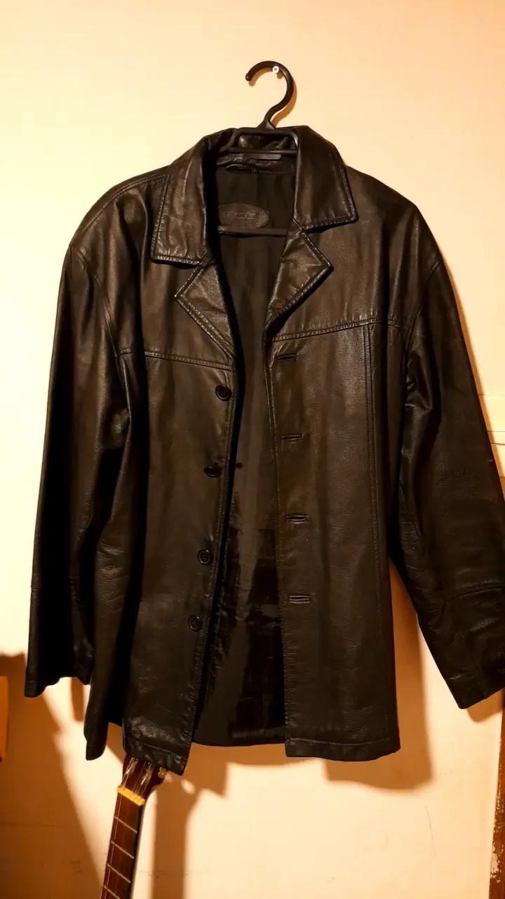 Chaqueta de cuero negra clásica de hombre