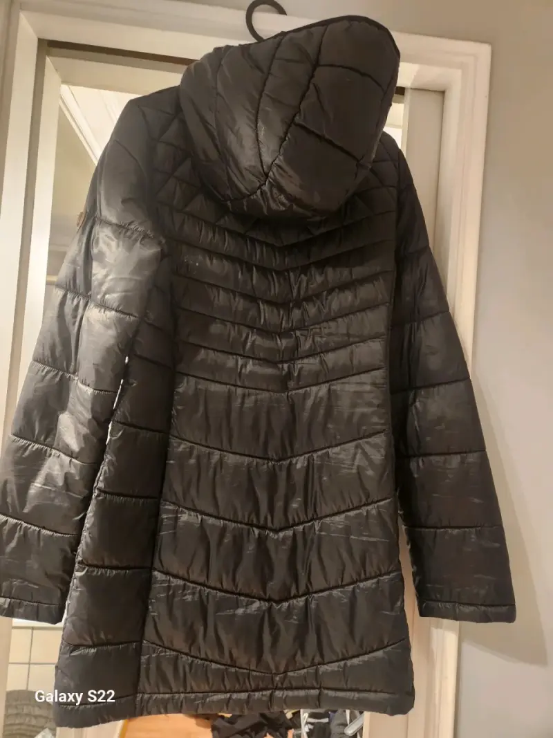 Parka larga negra con capucha - 4