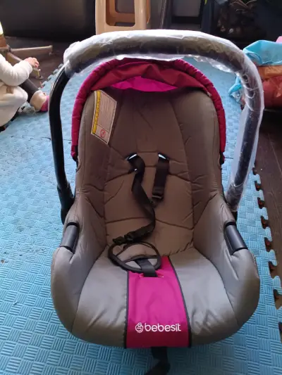 Silla de auto Bebesit gris y rosada - miniatura 1