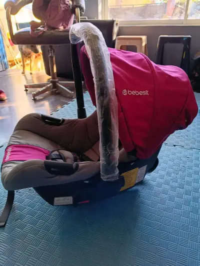 Silla de auto Bebesit gris y rosada - miniatura 2