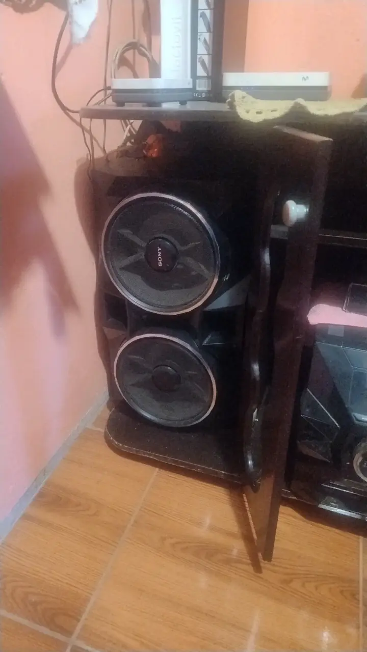 Sistema de sonido Sony con parlantes - 2