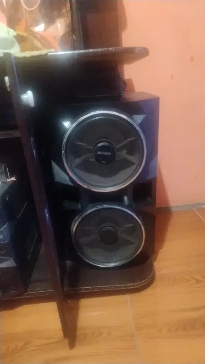 Sistema de sonido Sony con parlantes - miniatura 3