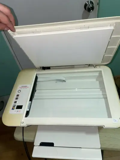 Impresora HP Deskjet 2545 usada - miniatura 3
