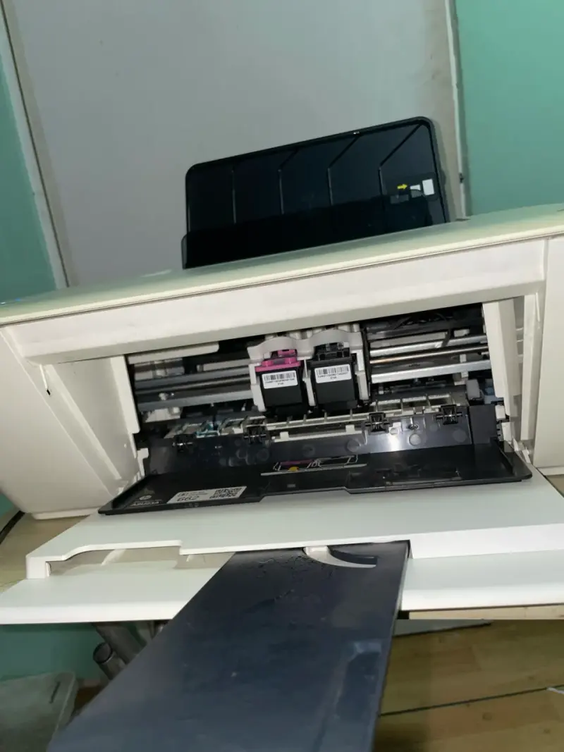 Impresora HP Deskjet 2545 usada - 4