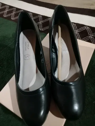 Zapatos negros de tacón medio - miniatura 2