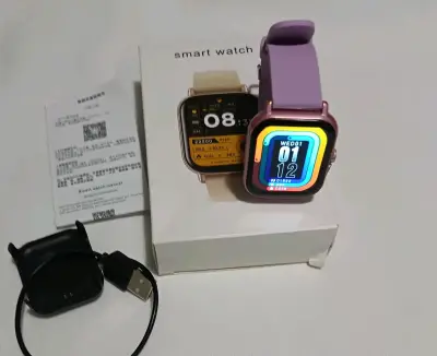 Smartwatch color lila con cargador - miniatura 1