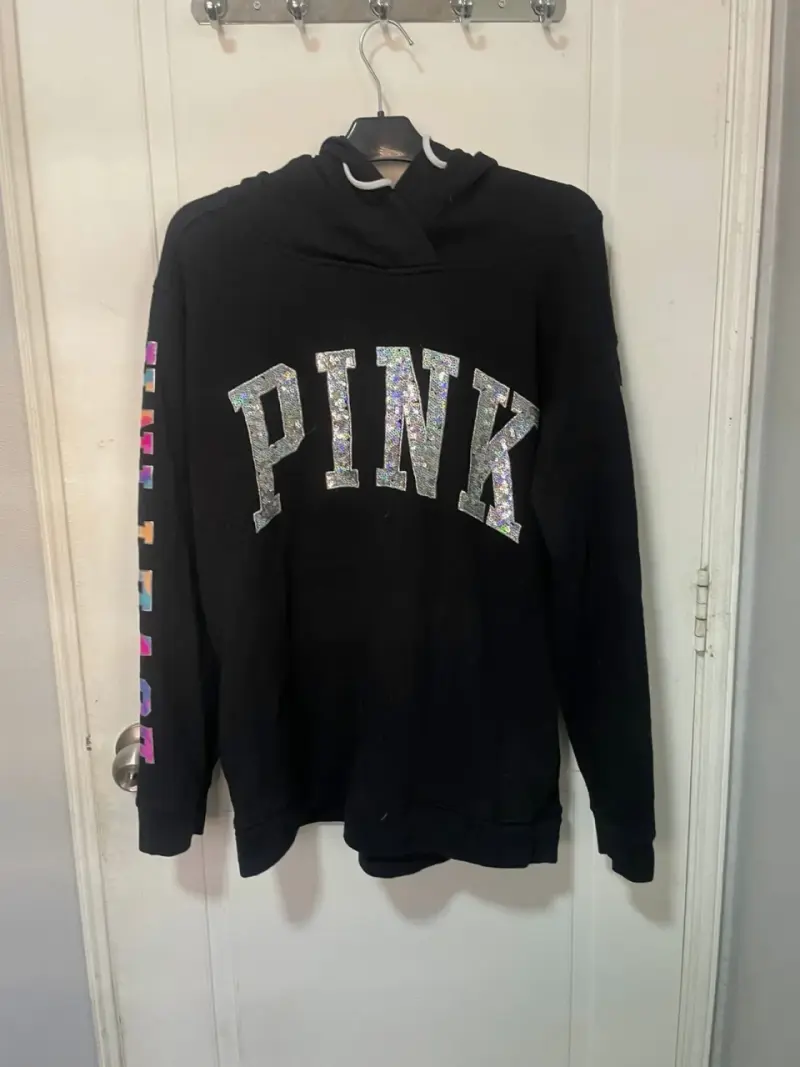 Polerón negro PINK con capucha