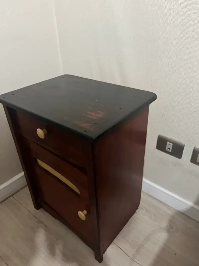 Mesa de noche de madera - 2