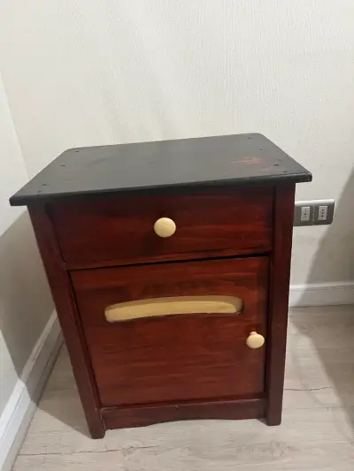 Mesa de noche de madera - miniatura 4