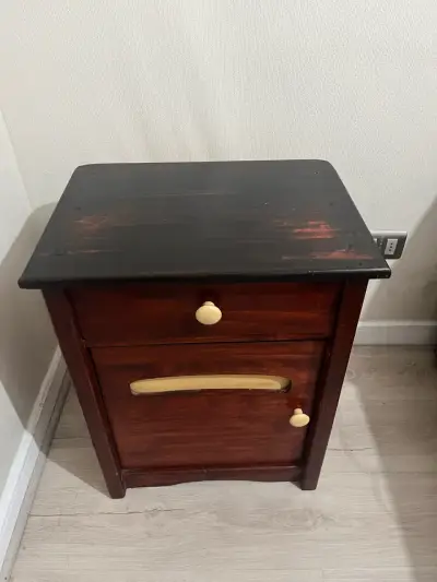 Mesa de noche de madera - miniatura 5