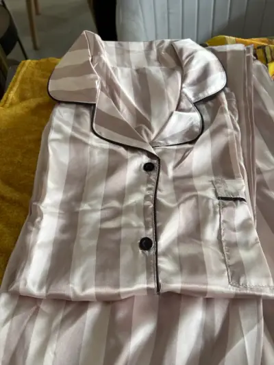 Pijama de rayas satinado - miniatura 1