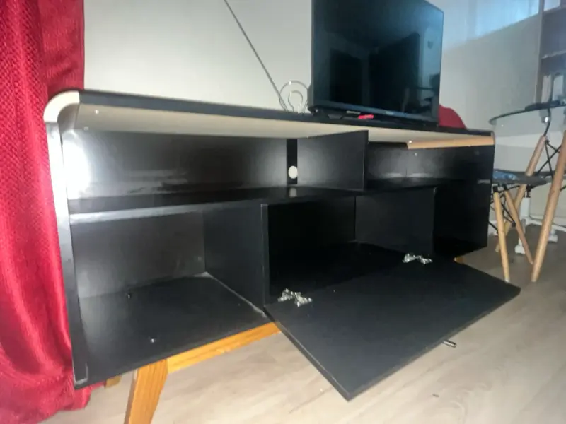 Mueble de TV negro moderno - 1