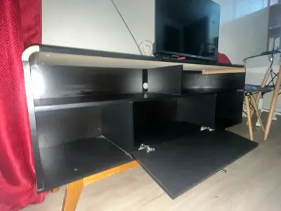 Mueble de TV negro moderno - miniatura 1
