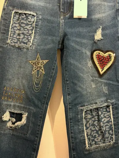Jeans con parches y brillos franca fortuna - miniatura 3