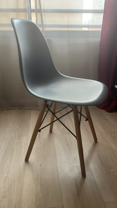 Mesa redonda de vidrio con sillas - miniatura 3