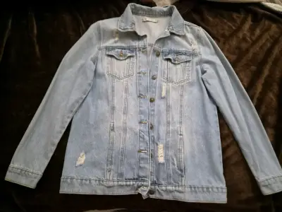 Chaqueta de mezclilla desgastada - miniatura 1