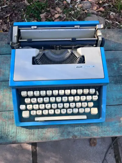 Máquina de escribir Olivetti Lettera 31 - miniatura 3