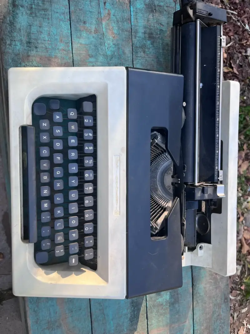 Máquina de escribir Olivetti Lettera 31 - 4