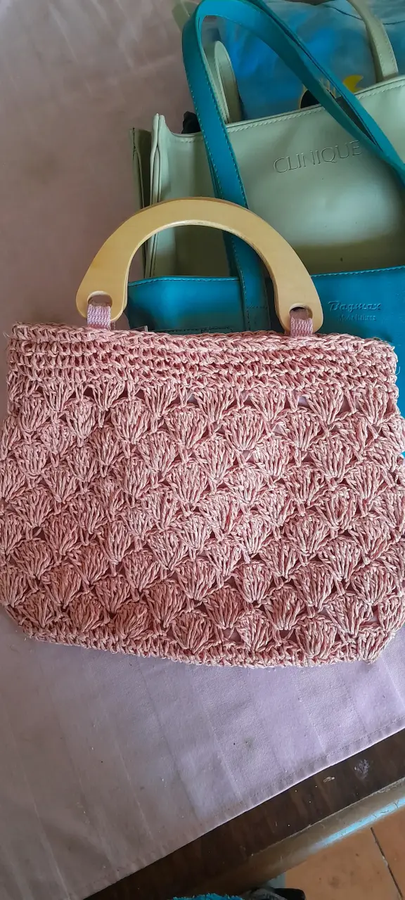 Bolso de mano tejido rosado - 1
