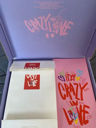 Álbum 'Crazy in Love' de ITZY - miniatura 3